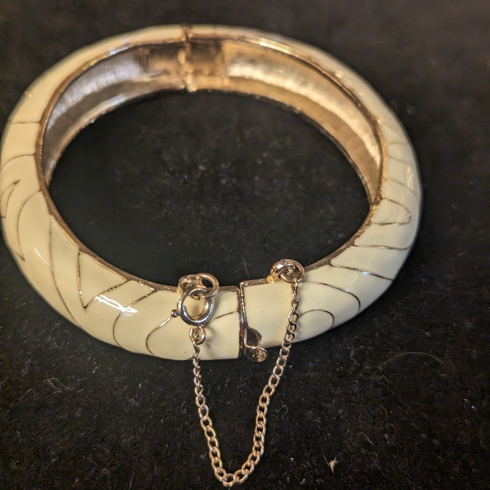 Vintage Gold & Enamel Hinged Bangle Bracelet